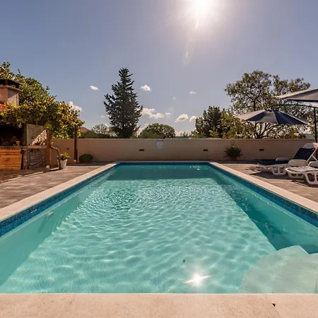 House Laetitia With Pool * Banjevci