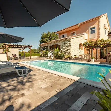 House Laetitia With Pool Banjevci