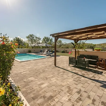 House Laetitia With Pool Banjevci