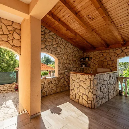 House Laetitia With Pool Banjevci