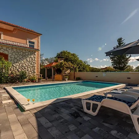 House Laetitia With Pool Hébergement de vacances Banjevci