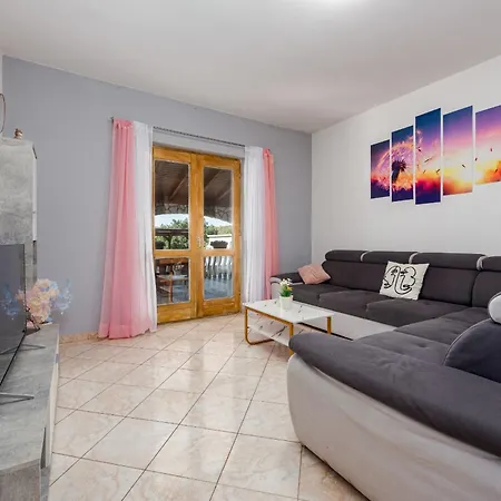 Hébergement de vacances House Laetitia With Pool Banjevci