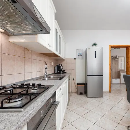 House Laetitia With Pool Hébergement de vacances Banjevci