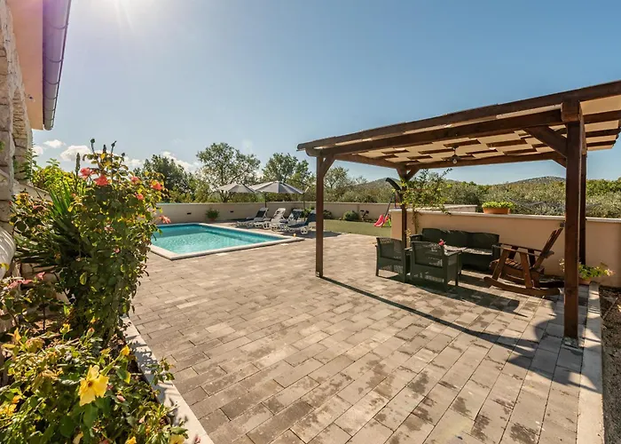 House Laetitia With Pool Banjevci