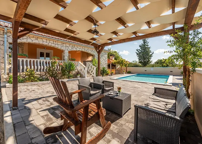 House Laetitia With Pool * Banjevci