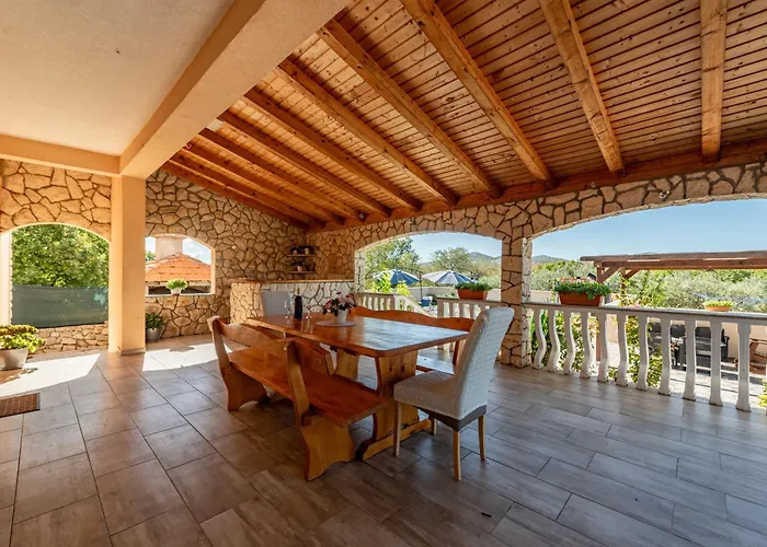 House Laetitia With Pool * Banjevci