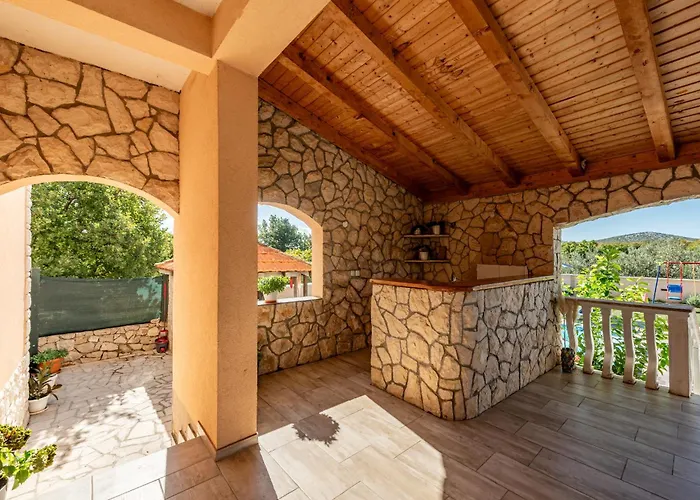 House Laetitia With Pool Banjevci