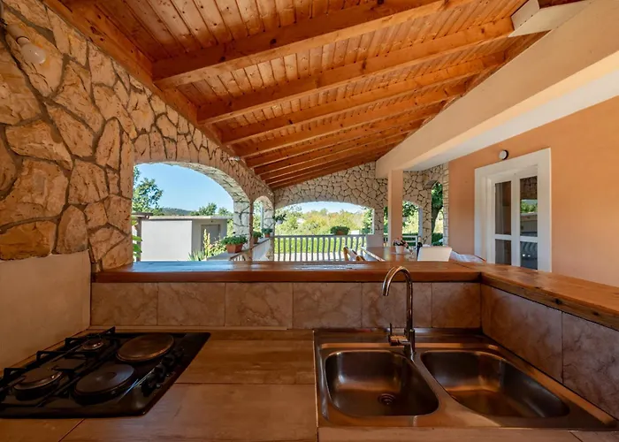 House Laetitia With Pool * Banjevci