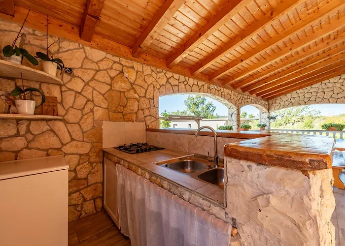 House Laetitia With Pool *