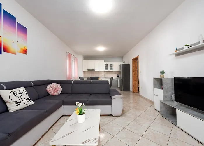 House Laetitia With Pool * Banjevci