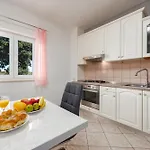 House Laetitia With Pool Vakantiehuis *
