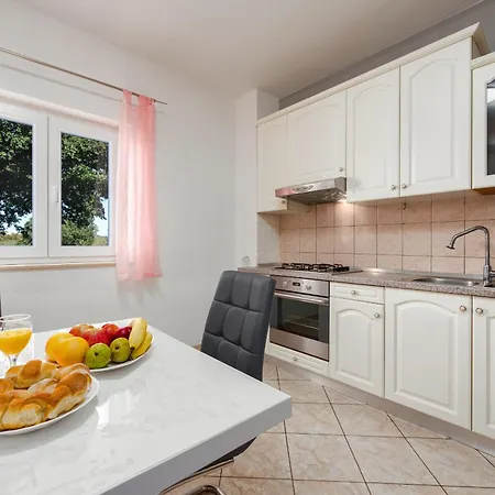 House Laetitia With Pool Tatil Evi *