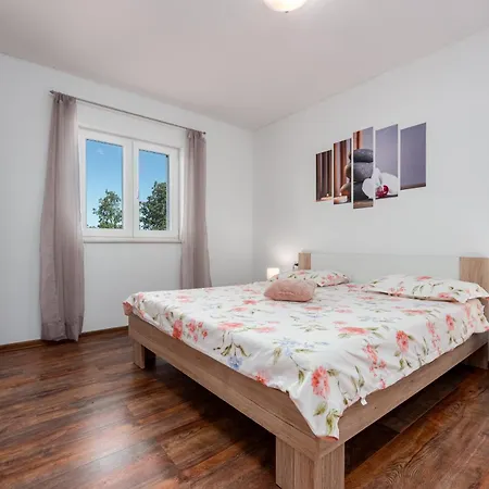 House Laetitia With Pool Casa vacanze Banjevci