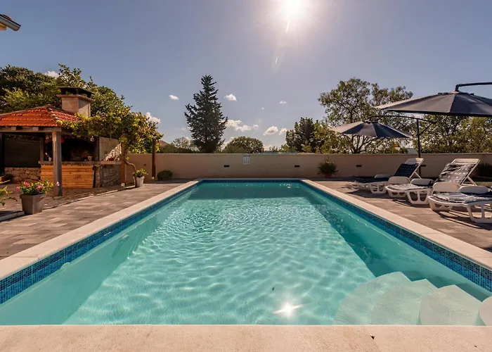 House Laetitia With Pool * Banjevci