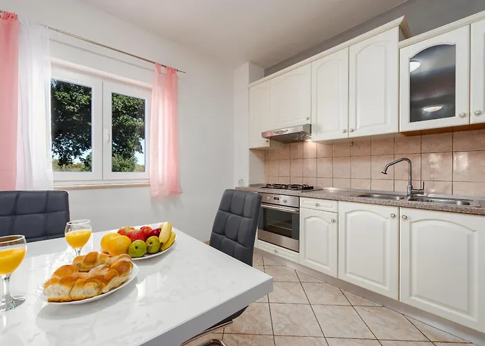 House Laetitia With Pool Σπίτι διακοπών *